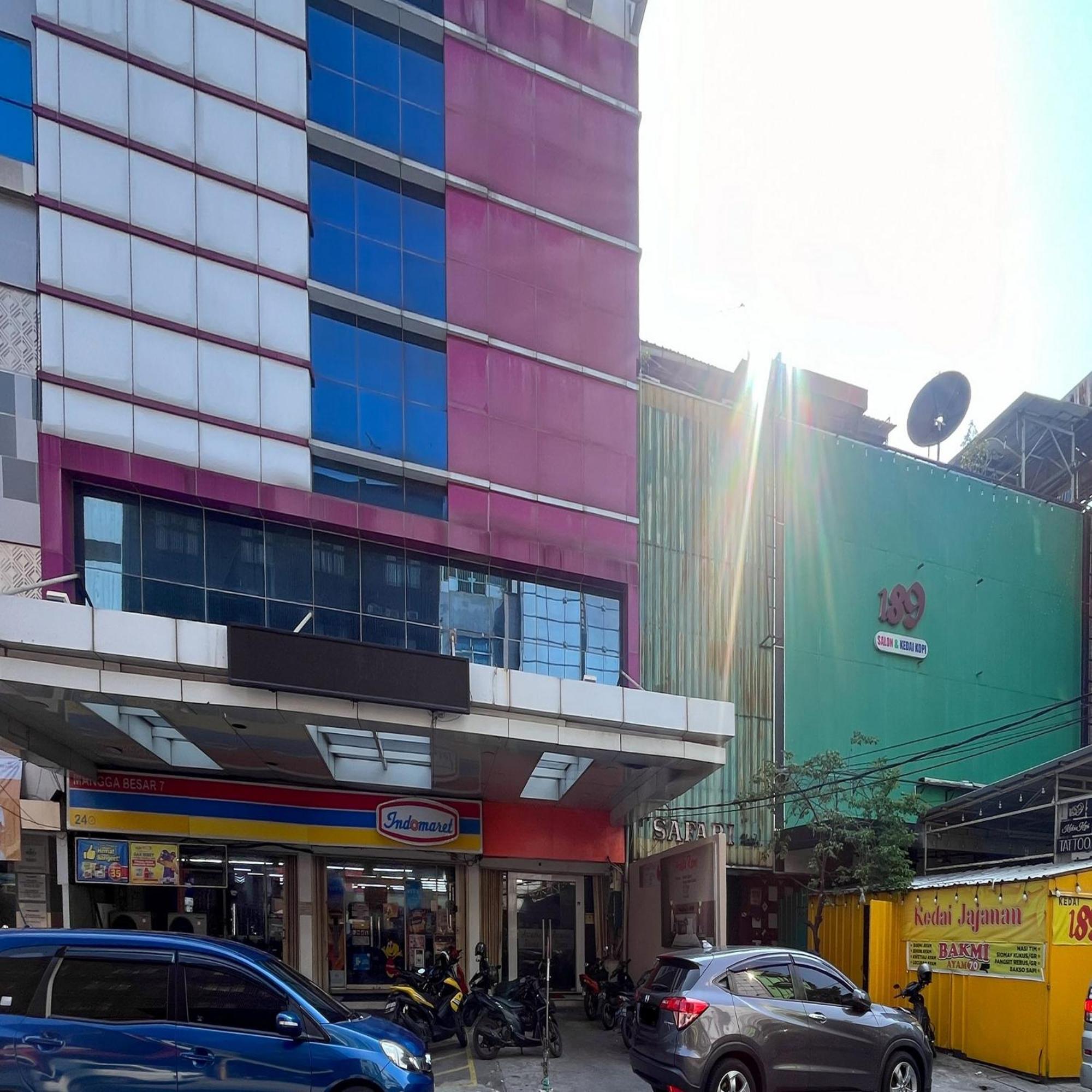 Arcadia Rooms Redpartner Джакарта Екстер'єр фото