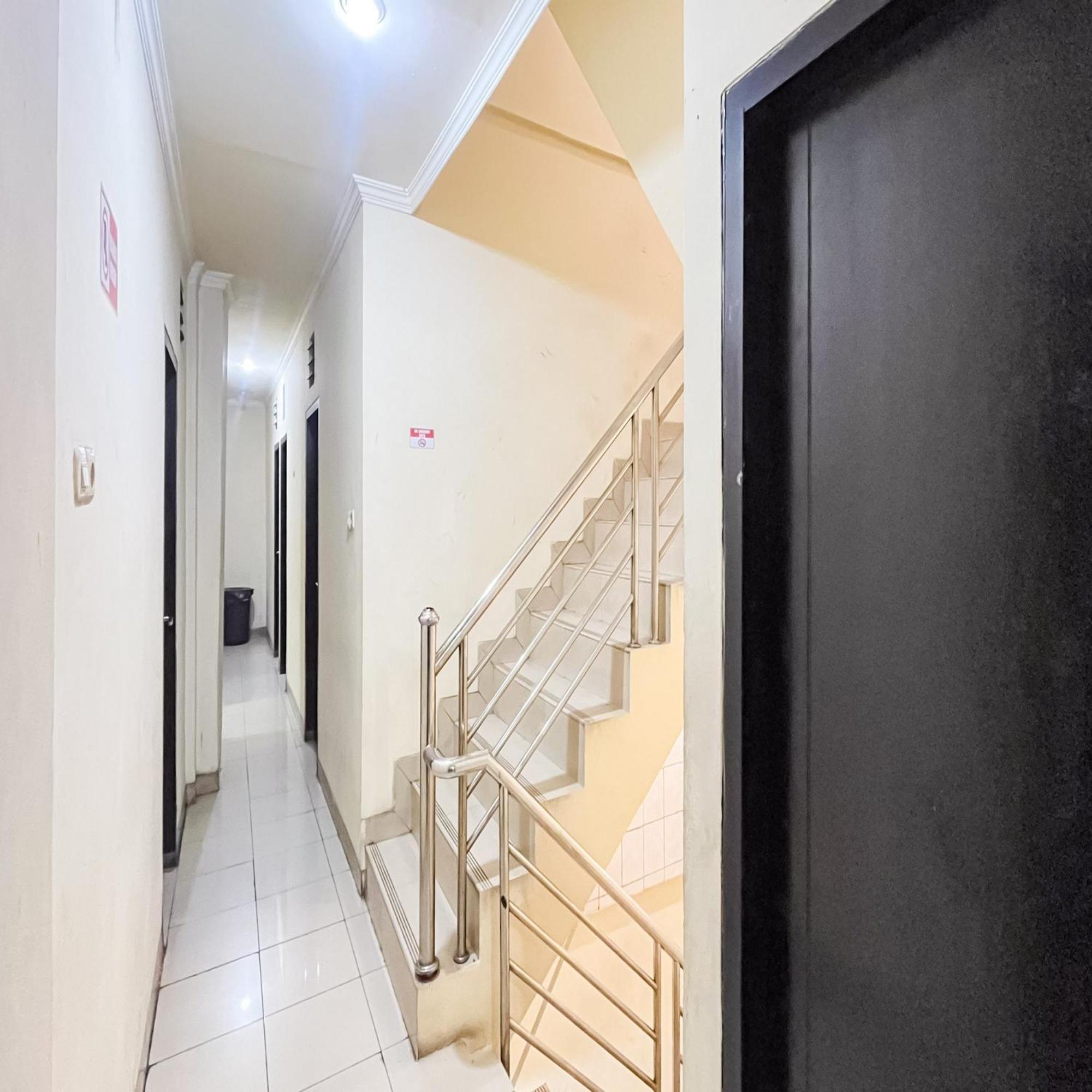Arcadia Rooms Redpartner Джакарта Екстер'єр фото